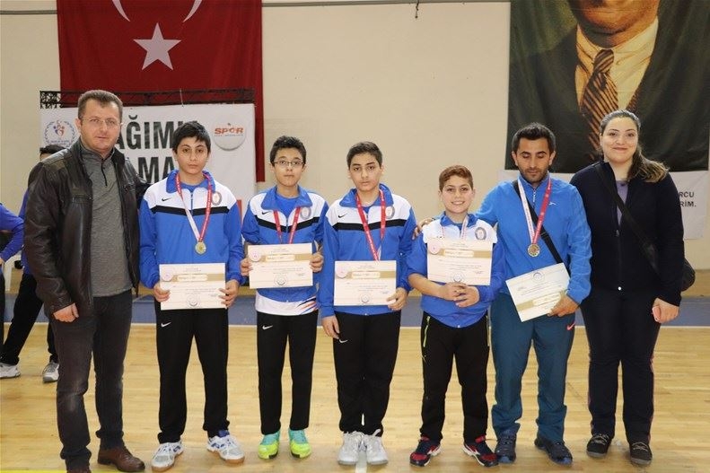 Analig Badmintonda Yarı Finale Çıkan Takımlar Belli Oldu 15