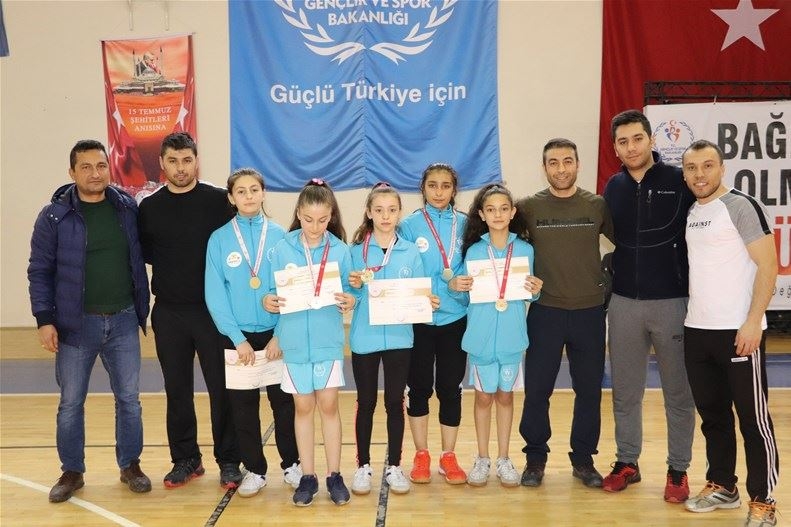 Analig Badmintonda Yarı Finale Çıkan Takımlar Belli Oldu 20