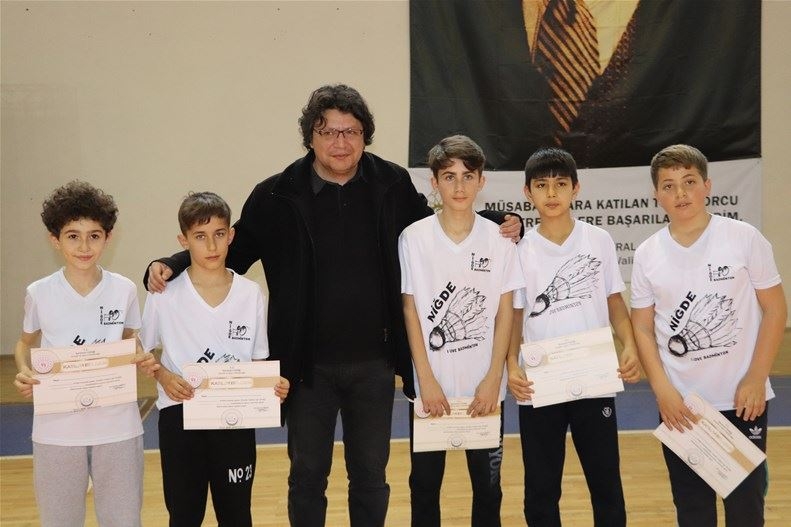 Analig Badmintonda Yarı Finale Çıkan Takımlar Belli Oldu 4