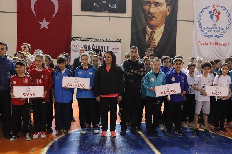 Analig Badmintonda Yarı Finale Çıkan Takımlar Belli Oldu 5