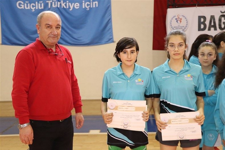 Analig Badmintonda Yarı Finale Çıkan Takımlar Belli Oldu 7