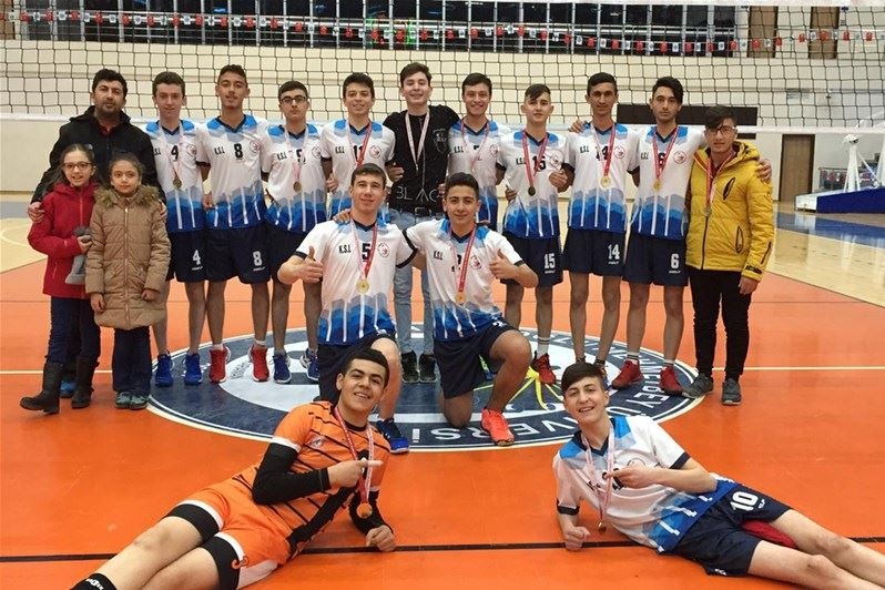 Karaman Spor Lisesi Voleybol Takımı Yarı Final Biletini Kaptı 1