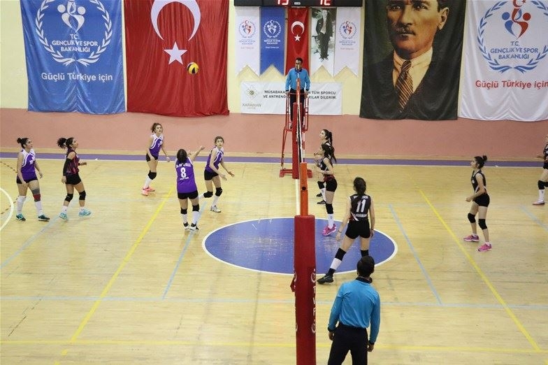 Karaman Spor Lisesi Voleybol Takımı Yarı Final Biletini Kaptı 5