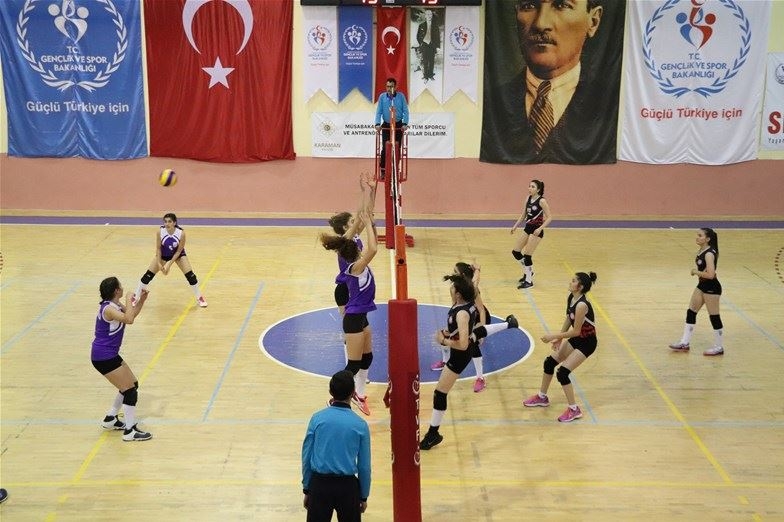 Karaman Spor Lisesi Voleybol Takımı Yarı Final Biletini Kaptı 7