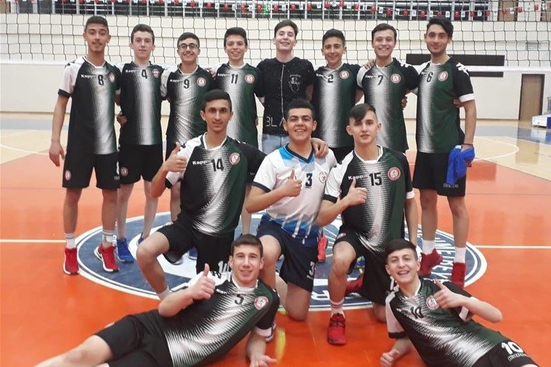 Karaman Spor Lisesi Voleybol Takımı Yarı Final Biletini Kaptı 8