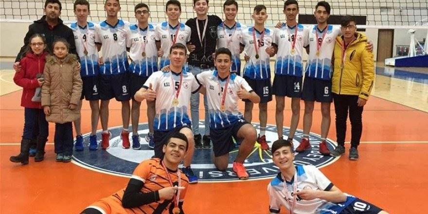Karaman Spor Lisesi Voleybol Takımı Yarı Final Biletini Kaptı