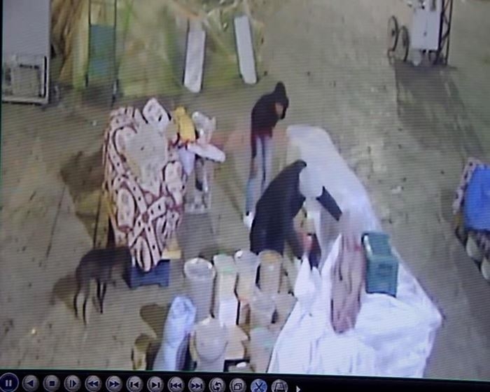 Mersin'de Pazarda Sebze Meyve Çalan Hırsızlar Kamerada 1