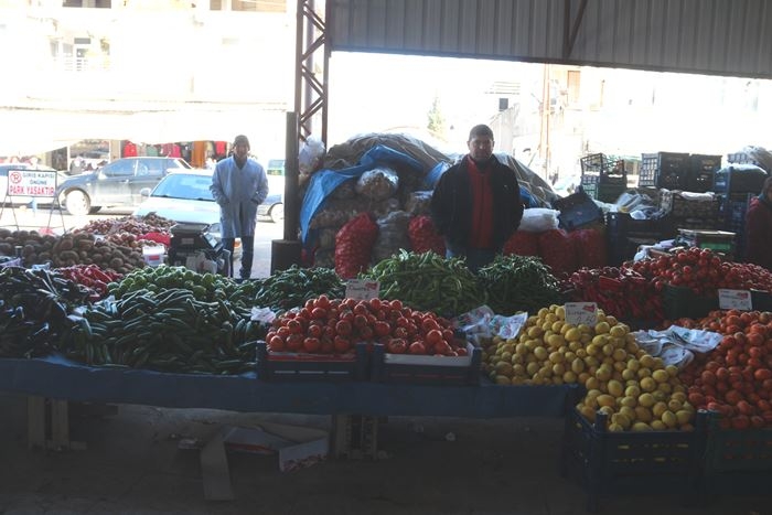 Mersin'de Pazarda Sebze Meyve Çalan Hırsızlar Kamerada 5