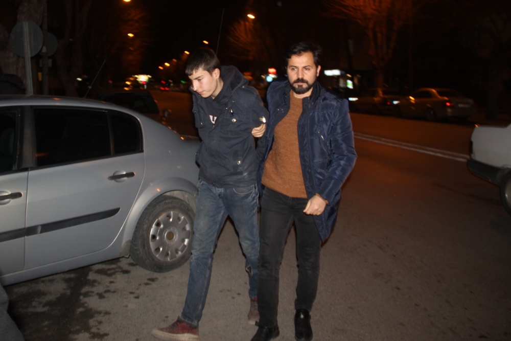 Konya'da Hırsızlar Kapıdaki Ayak İzinden Yakalandılar 1