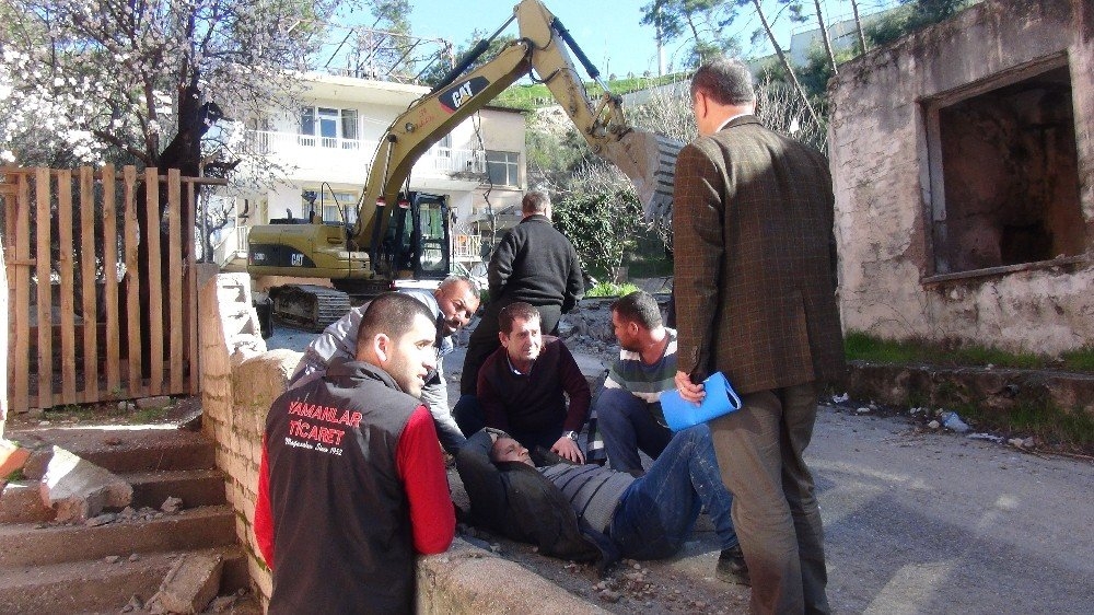 Antalya'da Metruk Bina Yıkımında Görünmez Kaza 2