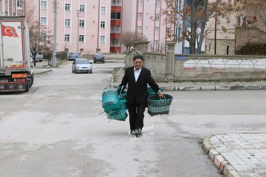 Atık Malzemeden Çanta Yapıp Karamanlılara Satıyor 10