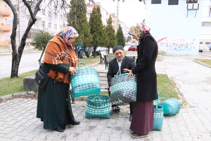 Atık Malzemeden Çanta Yapıp Karamanlılara Satıyor 13