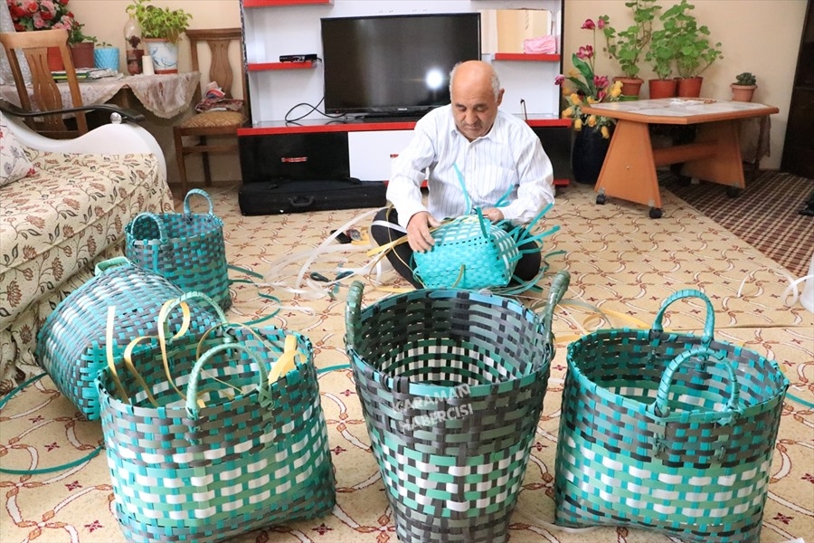 Atık Malzemeden Çanta Yapıp Karamanlılara Satıyor 5