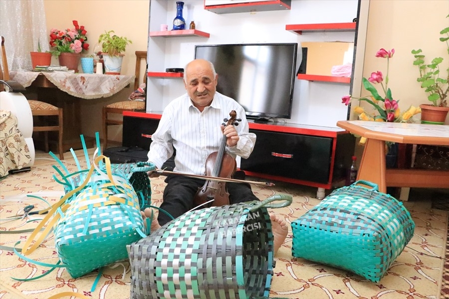 Atık Malzemeden Çanta Yapıp Karamanlılara Satıyor 8