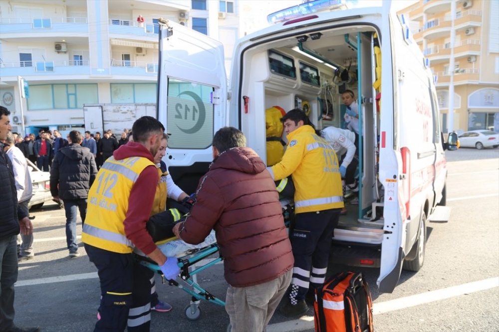 Antalya'da Zincirleme Trafik Kazası: 3 Yaralı 3