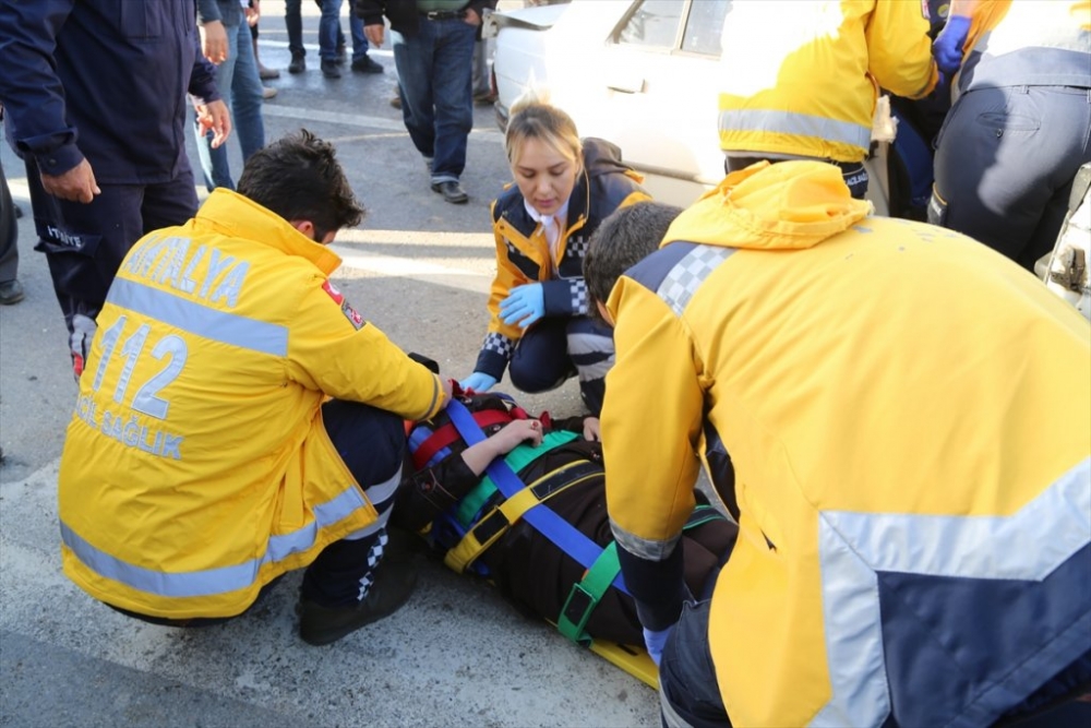 Antalya'da Zincirleme Trafik Kazası: 3 Yaralı 5