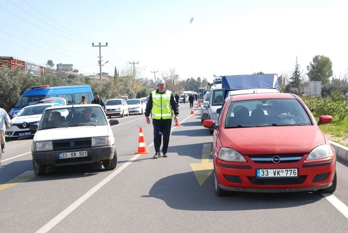 Mersin'de Tarım İşçilerini Taşıyan Midibüs Devrildi: 4 Ölü, 22 Yaralı 11