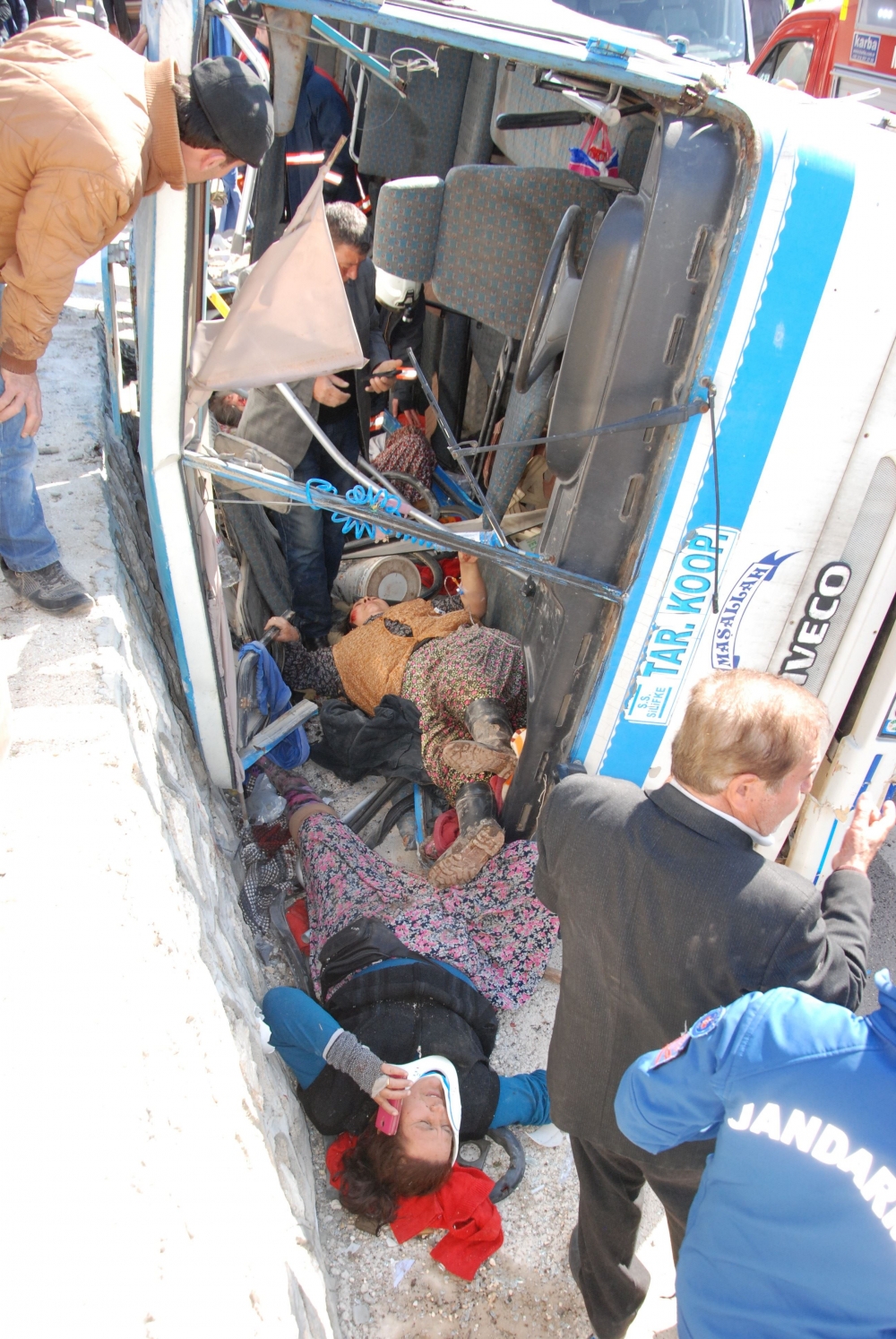 Mersin'de Tarım İşçilerini Taşıyan Midibüs Devrildi: 4 Ölü, 22 Yaralı 14