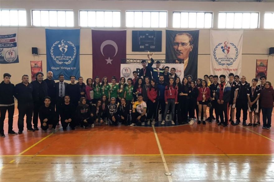 Karaman'da Gençler Badminton İl Birinciliği Müsabakaları Sona Erdi 1