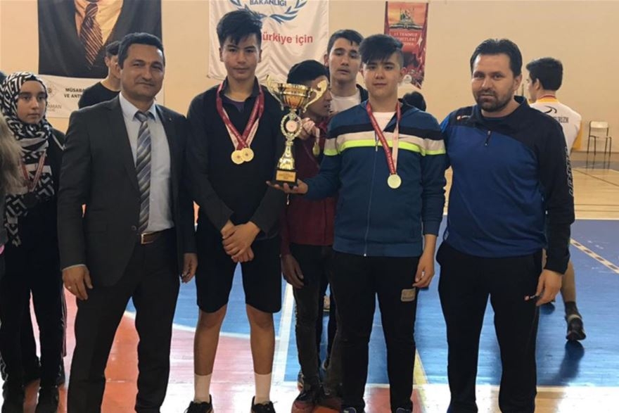 Karaman'da Gençler Badminton İl Birinciliği Müsabakaları Sona Erdi 3