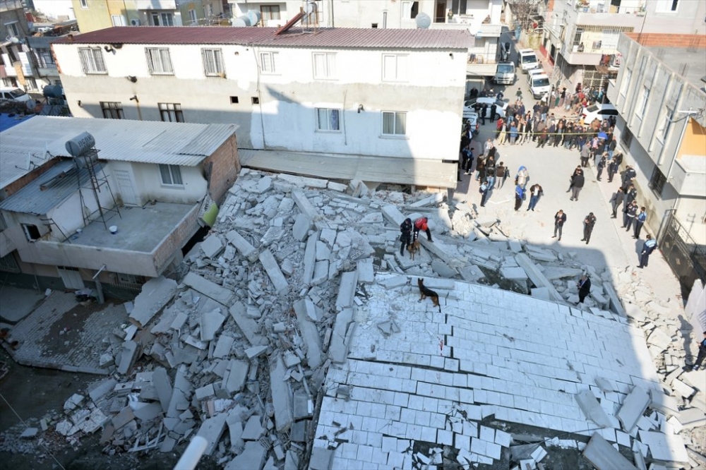 Mersin'de 5 Katlı Bina Çöktü 13