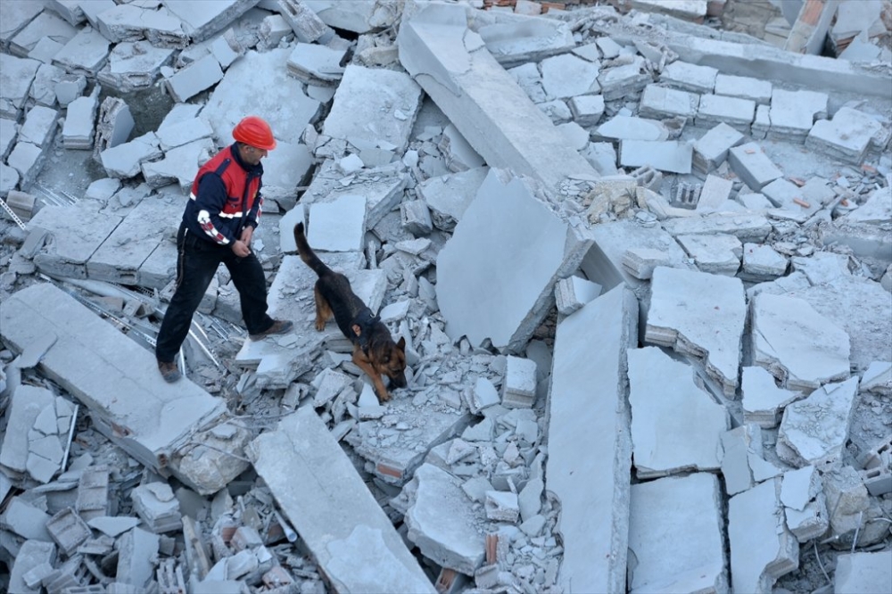 Mersin'de 5 Katlı Bina Çöktü 14