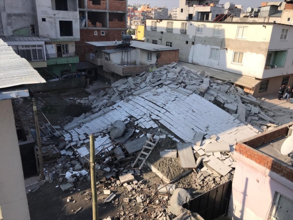 Mersin'de 5 Katlı Bina Çöktü 19