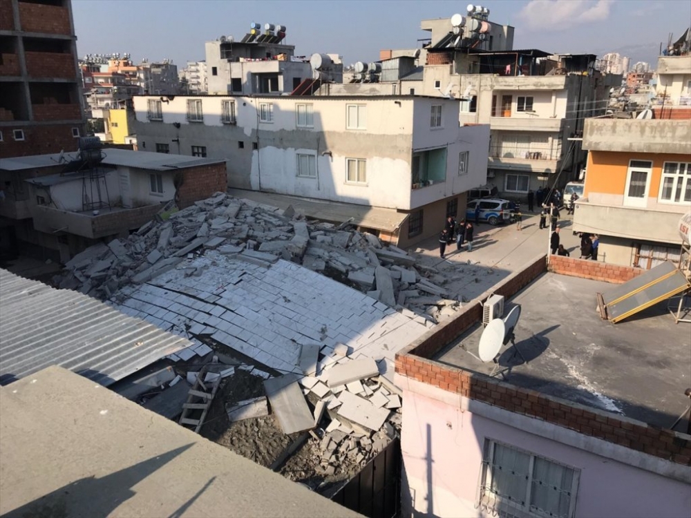 Mersin'de 5 Katlı Bina Çöktü 20
