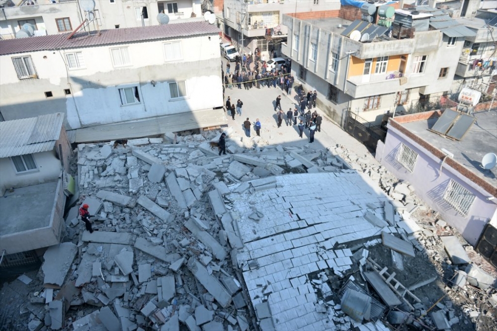 Mersin'de 5 Katlı Bina Çöktü 9