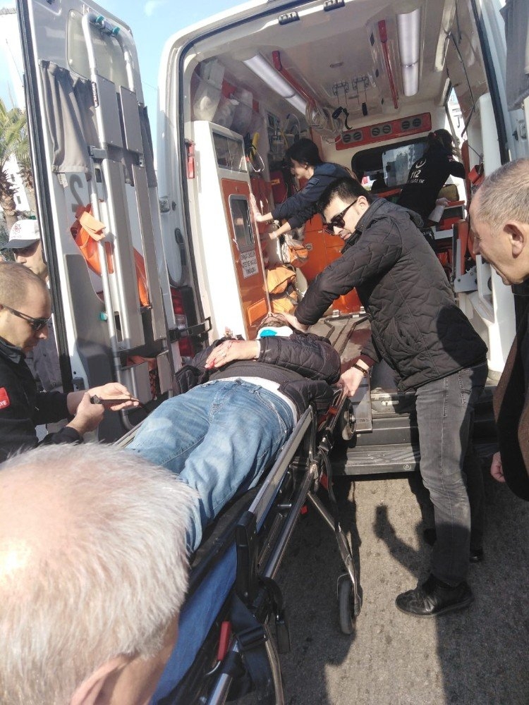 Mersin'de Açık Minibüs Kapısı Hastanelik Etti 3