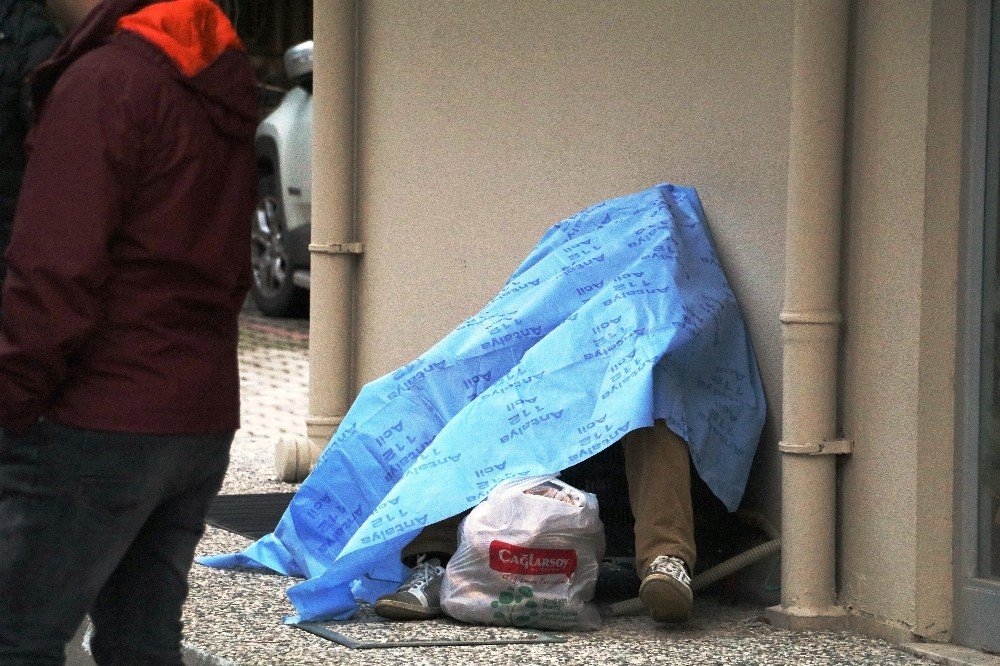 Antalya'da Bimekan Şahıs,Oturur Vaziyette Ölü Olarak Bulundu 2