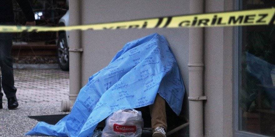 Antalya'da Bimekan Şahıs,Oturur Vaziyette Ölü Olarak Bulundu
