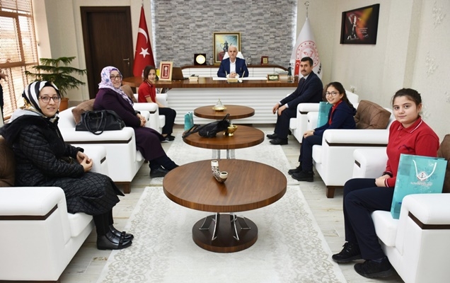 Kitap Kurtlarından, Karaman İl Milli Eğitim Müdürü Mevlüt Kuntoğlu’na Zi 1