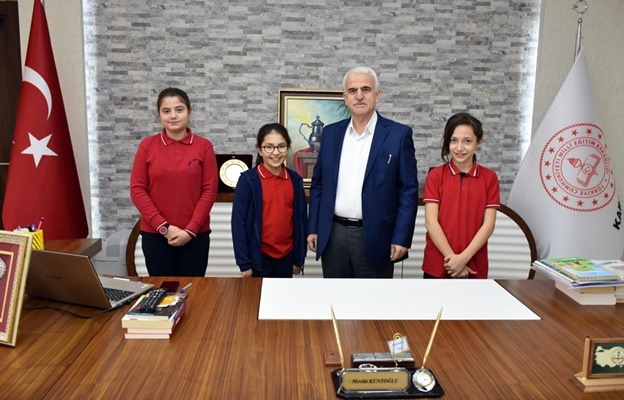 Kitap Kurtlarından, Karaman İl Milli Eğitim Müdürü Mevlüt Kuntoğlu’na Zi 2