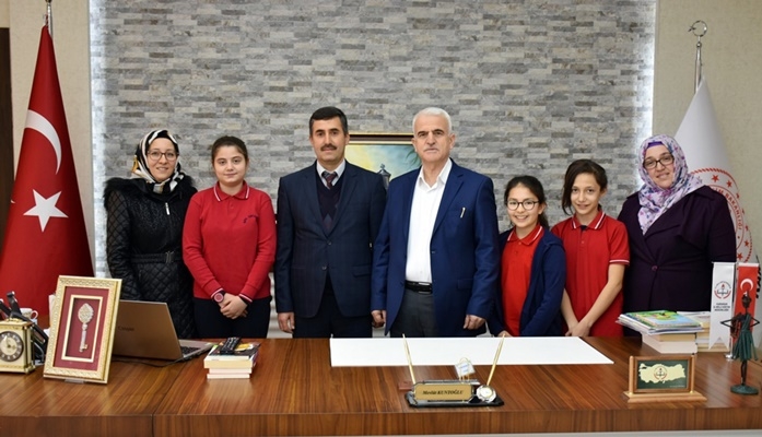 Kitap Kurtlarından, Karaman İl Milli Eğitim Müdürü Mevlüt Kuntoğlu’na Zi 5