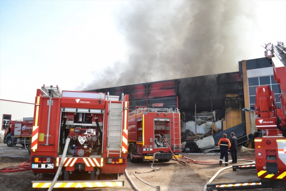Aksaray’da Fabrika Yangını 1