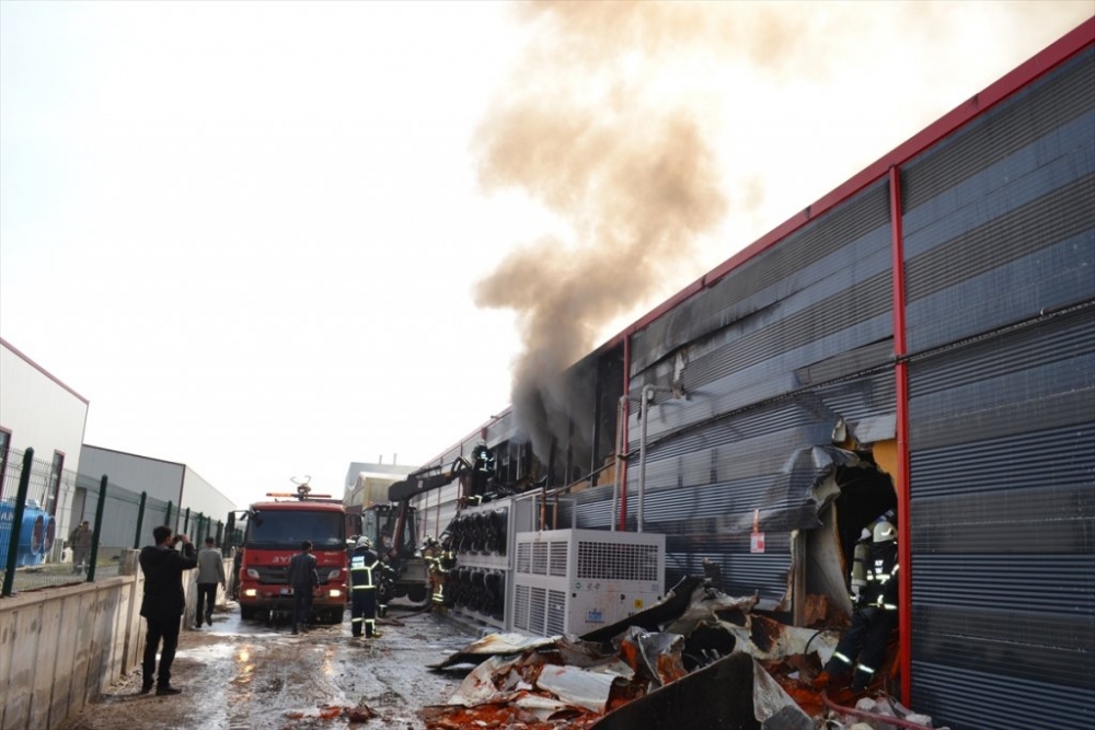 Aksaray’da Fabrika Yangını 2