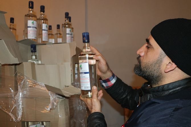 Mersin'de Etil Alkol Yüklerken Suçüstü Yakalandılar 1