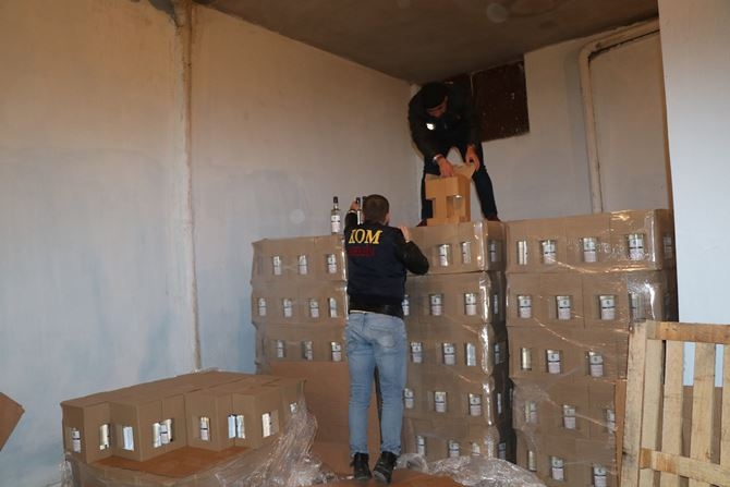 Mersin'de Etil Alkol Yüklerken Suçüstü Yakalandılar 3