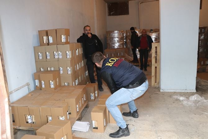 Mersin'de Etil Alkol Yüklerken Suçüstü Yakalandılar 6