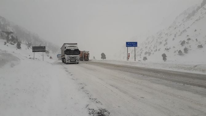 Antalya-Konya Karayolunda Kar Yağışı Ve Tipi 1