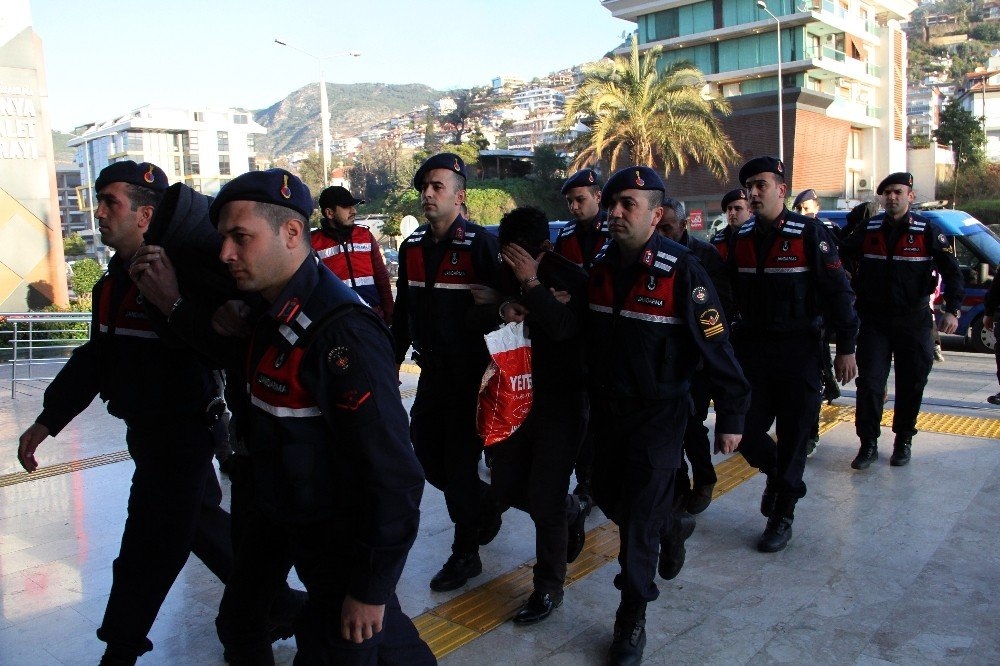 Antalya'da Örgüt Kurma Amaçlı 17 Şüpheli Adliyede 3