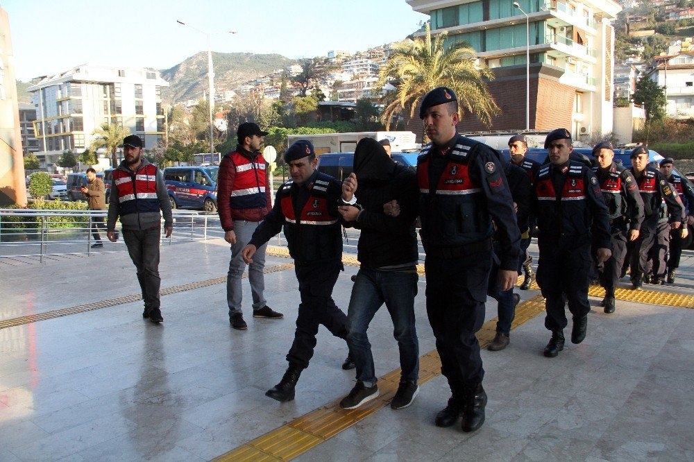 Antalya'da Örgüt Kurma Amaçlı 17 Şüpheli Adliyede 7