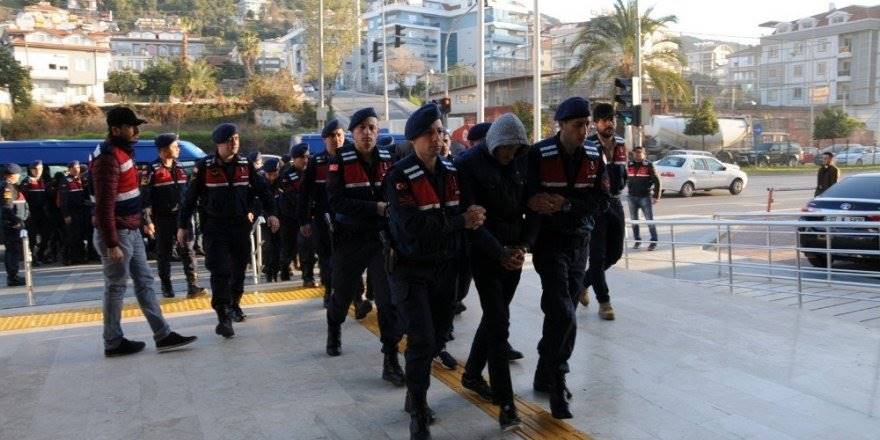 Antalya'da Örgüt Kurma Amaçlı 17 Şüpheli Adliyede