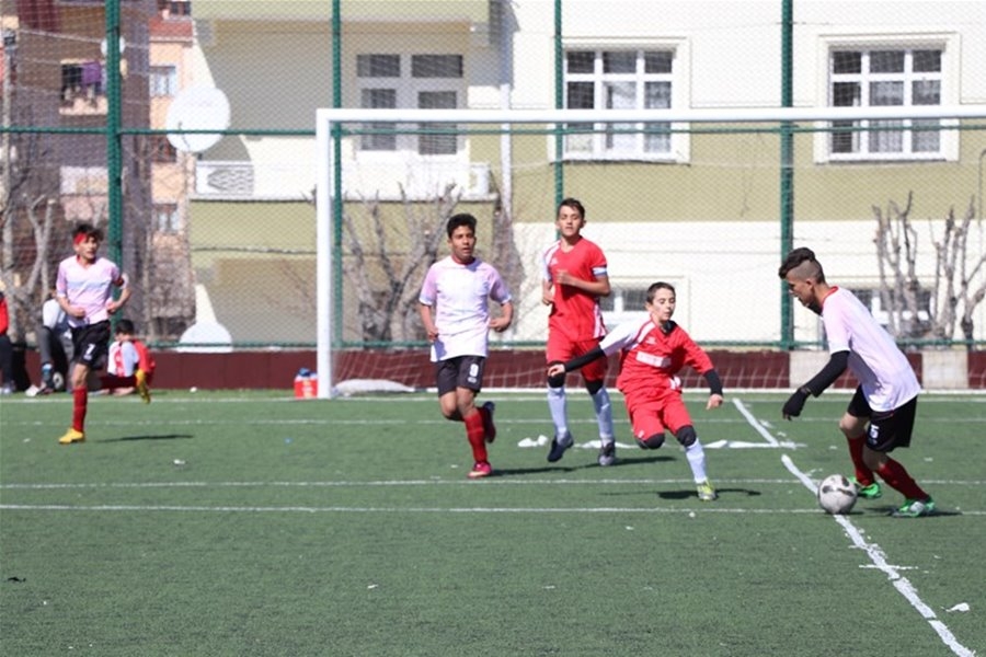 Karaman Okullar Arası Futbol Müsabakalarında Heyecan Devam Ediyor 11