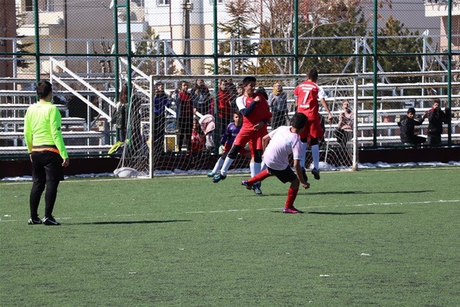 Karaman Okullar Arası Futbol Müsabakalarında Heyecan Devam Ediyor 3