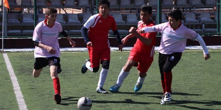 Karaman Okullar Arası Futbol Müsabakalarında Heyecan Devam Ediyor