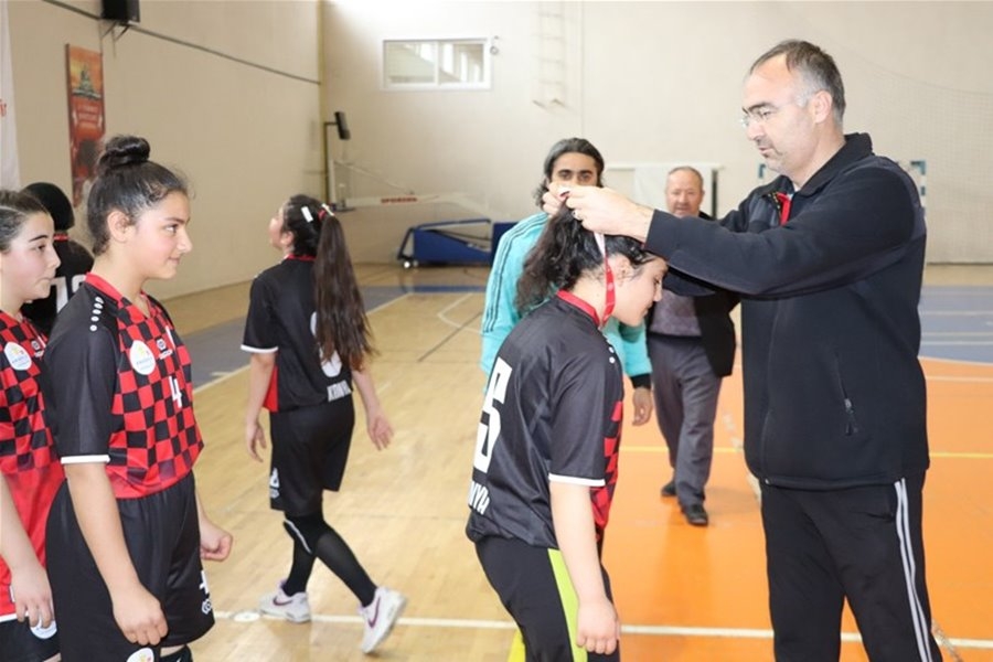 Analig Hentbol'da Yarı Finale Çıkan Takımlar Belli Oldu 10