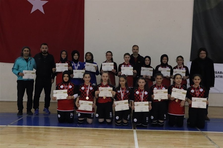 Analig Hentbol'da Yarı Finale Çıkan Takımlar Belli Oldu 12