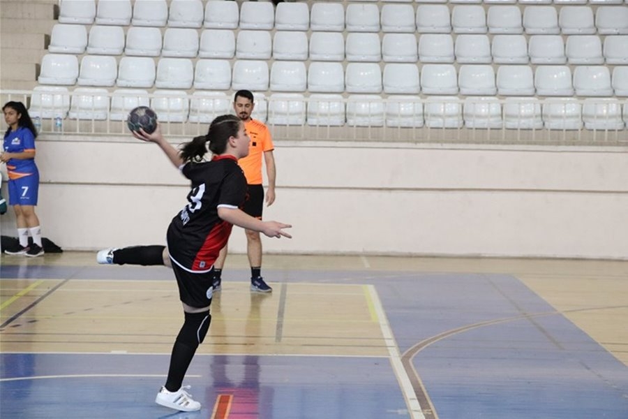 Analig Hentbol'da Yarı Finale Çıkan Takımlar Belli Oldu 7